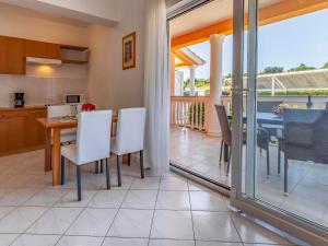 Apartment Rok 8 by Interhome