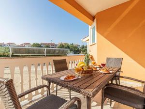 Apartment Rok 5 by Interhome