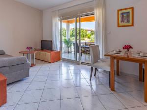 Apartment Rok 5 by Interhome