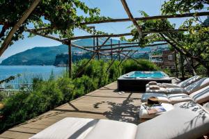 GOCCE VILLAS - Casa Rosada Waterfront Villa With Private Pool