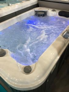 Evagelias deluxe villa-Jacuzzi in Skopelos center