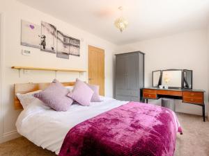 3 bed in Blue Anchor 87069