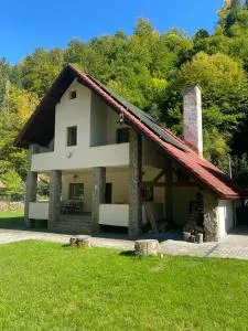 Trei Tulnice - 珀尔蒂尼什