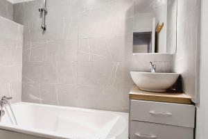 Appartements *l'Oasis du Coeur de Ville*Spacieux et moderne : photos des chambres