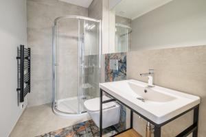 Niezależny apartament z klimatyzacją i parkingiem - Pogodna