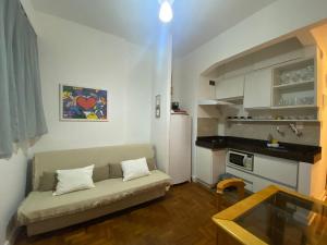 PF21 - Apto a 1 minuto da praia de Copacabana