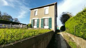 Maisons de vacances Maison de 5 chambres avec vue sur la mer et jardin clos a Grandcamp Maisy a 1 km de la plage : photos des chambres