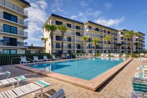 Oceanfront Ormond Beach Condo Community Perks! - 3hvězdičkové hotely ve městě Ormond Beach