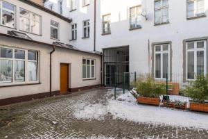 Comfortable Studio for 2 in Poznań Near the Market and Park by Renters