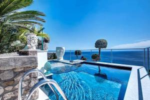 Villa Islamorada Pool and Sea View