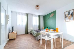 Appartements Appart'Hotel NuiteeJour Versailles Saint Cyr l'Ecole : photos des chambres