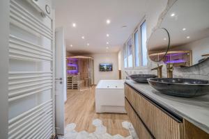 Appartements L'Evasion - Sauna Jacuzzi Cinema : photos des chambres