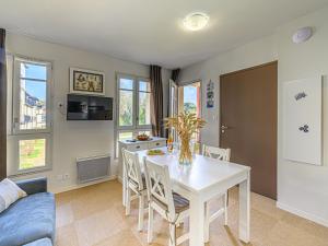 Apartment Le Château de Kergonano-7 by Interhome