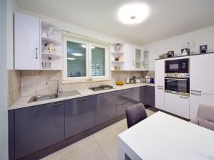 Holiday Home Nena by Interhome