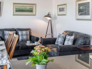 2 Bed in Tenby FB115