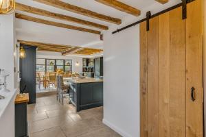 Marsh Mallow Cottage - Hot Tub Packages Available