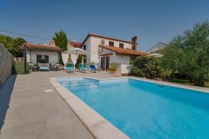 Villa with a beautiful sea view near the beach - by Traveler tourist agency Krk ID 2175 