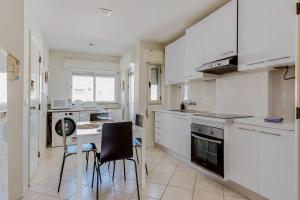 Beach View 2 BDR Apartment WBalcony by LovelyStay