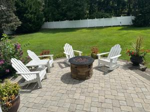 Large Home with Pool & 7 bedrooms; sleeps 21