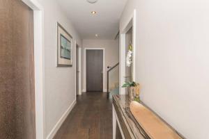 Stylish Penthouse Apartment With Hot Tub