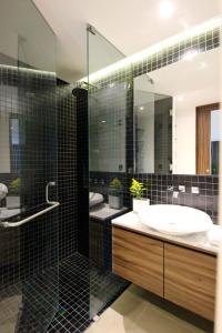 Spacious Studio, amazing rooftop with sea view