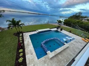 The Pink Riverhouse- Free beach parking in PAG - 埃伦顿