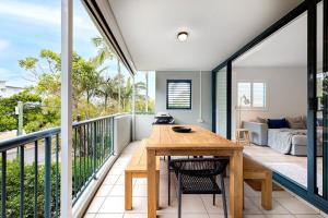 Central Location Stylish 3 Bed with Pool - Sunshine Central