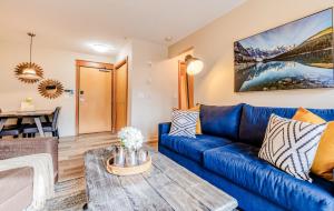 Central Canmore Escape - 2BR, 3 Beds, Breathtaking Mountain Views