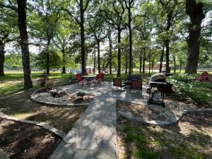 Owl Hoot Lake Retreat- Dock, beach & wooded haven!