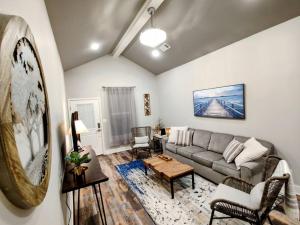 Duplex Lakeview A - 10 Minutes to Oaklawn Racing & Gaming