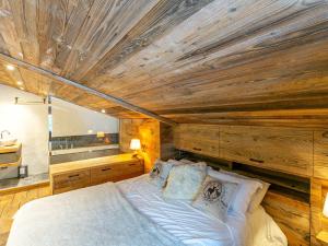 Appartement de Prestige avec Cheminée au Centre de Val-dIsère, à Proximité des Pistes et Commerces - FR-1-694-205