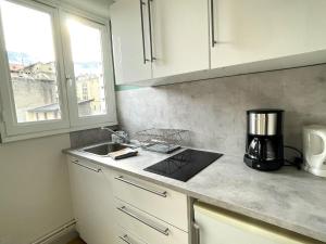 Appartements Studio lumineux avec balcon et ascenseur au coeur d'Aix-les-Bains - Ideal 1-2 personnes - FR-1-555-84 : photos des chambres