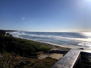 The Bungalow - Luxurious & Calm - Beach and Bush Retreat