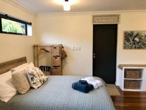 The Bungalow - Luxurious & Calm - Beach and Bush Retreat