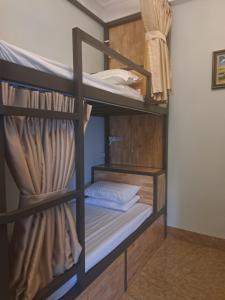 Giường trong Phòng ngủ tập thể Nữ 4 Người (Bed in 4-Bed Female Dormitory Room)