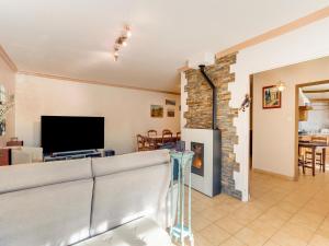 Maisons de vacances Villa with swimming pool in Sorgues : photos des chambres