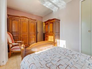 Maisons de vacances Villa with swimming pool in Sorgues : photos des chambres