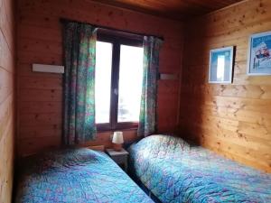 Chalet savoyard avec terrasse, proche des pistes et vue sur montagne - FR-1-459-129