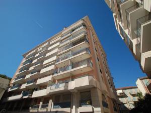 Studio climatisé avec terrasse, parking et alcôve – Centre de Menton, proche plages et commerces - FR-1-196-191