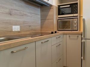 PROCHE DU STADE DE FOOT - ETOILE - FR-1-503-84