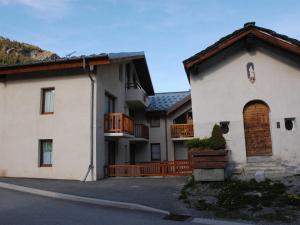 Appartements Charmant appart pour 4 au centre de Lanslevillard, balcon, parking - FR-1-508-201 : Appartement (4 Adultes)