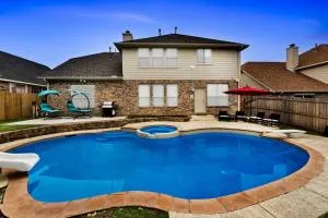 4 BR w/ Pool 10 min to Six flags, AT&T Stadium & Glode Life Park - مانسفيلد