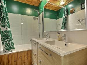 Grand appartement spacieux pour 5 pers., balcon, accès direct aux pistes, Wifi - FR-1-455-167