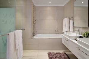 Sandton Apartment 15 West Road South