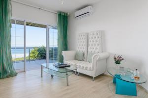 Days At Sea Beach Lodge