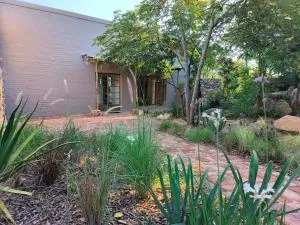 Eloff Guest House and Gallery - Daantjielokasie