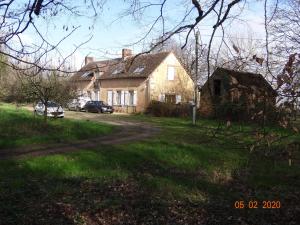 Maisons de vacances Gite La Bazoge, 5 pieces, 8 personnes - FR-1-410-251 : Maison de Vacances (8 Adultes)