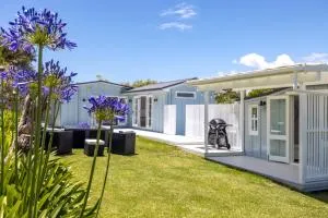 Coco Grove Oneroa - Luxe Escape with Spa Pool - Blackpool