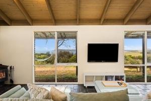 Clifftop Cocoon SwingScenic Sea Views