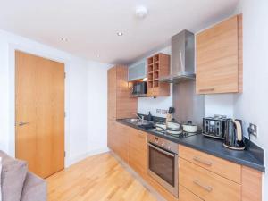 Pass the Keys Leeds Dock - Perfect for Couples - Amazing Views